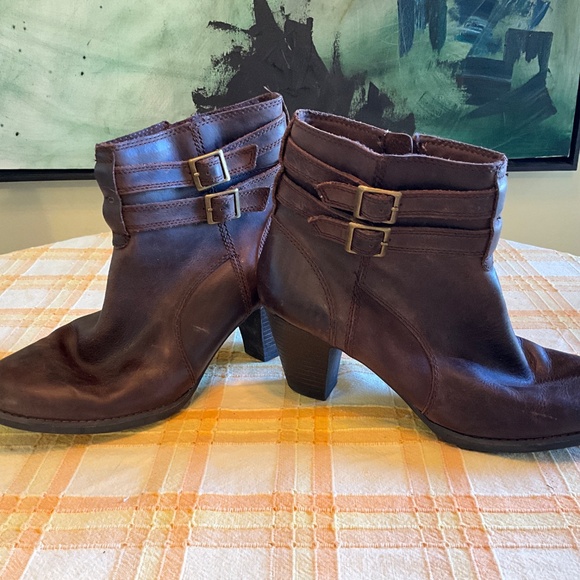 Clarks Brown Ankle Boot Size 11 - Picture 4 of 5